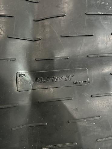 06: Резиновый коврик в багажник для Mitsubishi Pajero IV (MS 98 06) — 2
