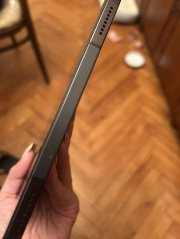 Modio: Modio planşet Xüsusiyyətlər: - Qara rəngdə, nazik alüminium gövdə — 2