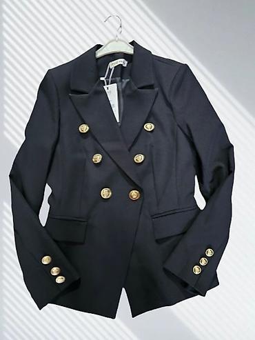 differente obuca: Elegantni ženski sako – dvoredni model sa zlatnim dugmadima U više — 1