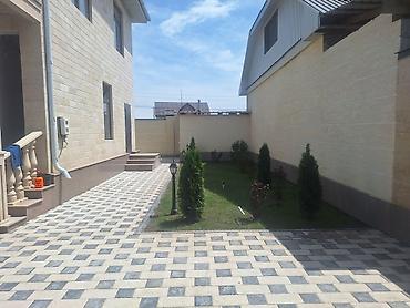 Продажа коттеджей и домов: Просторный двухэтажный дом с благоустроенным двором и садом — 5