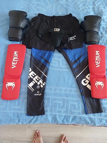 venum şort: MMA/döyüş idmanı üçün tam dəst Tərkib: - Boks əlcəkləri, qara rəng — 1