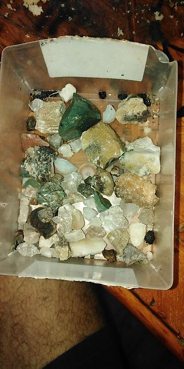 Qaya və mineral qarışığı – kolleksiya üçün xırda daşlar dəsti -
