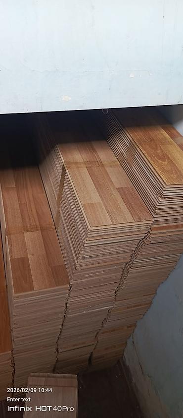 Laminat: ‼️ Təcili satılır ‼️ Laminat çoxdu Laminat 115 kvdart 19 kv — 9
