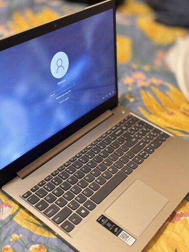 Lenovo: Lenovo IdeaPad, 15.6 ", Intel Core i5, < 128 GB