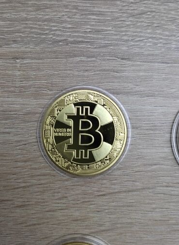 qızıl onluq: Bitcoin – suvenirli kriptovalyut taklidi, nümunə sikkesi. 40 mm eni