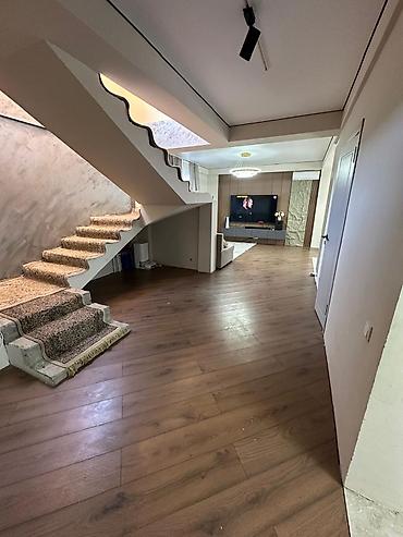 Долгосрочная аренда домов: 270 м², 6 комнат — 1