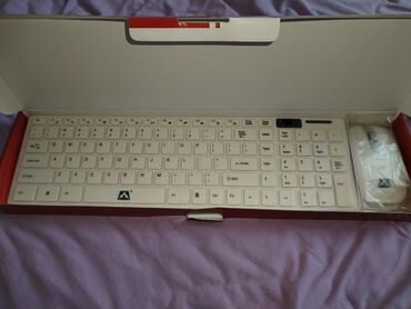 torba za laptop: Nova bezicna tastatura i mis
