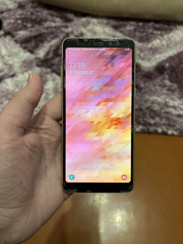 Digər mobil telefonlar: Smartfon – qızılı rəngdə Xüsusiyyətlər və dizayn: - Ekran: tam ön — 14