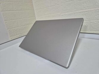 Lenovo: Prodajem laptop marke Lenovo IdeaPad 330s, u odličnom stanju, potpuno — 11