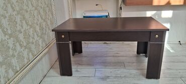 угловой журнальный столик: Прямоугольный стол, Нераскладной, Без колесиков, Ламинат текстурный