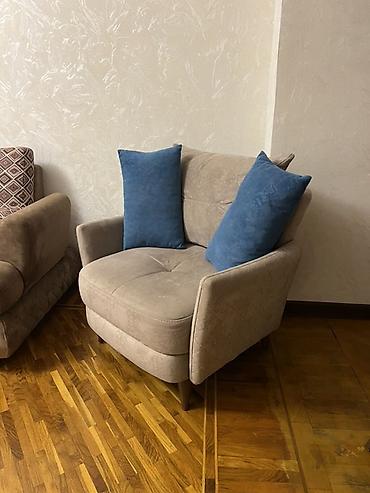 mega mebel: Geniş oturacaq sahəsi olan yumşaq kreslo - Rəng: açıq bej (nötral — 1