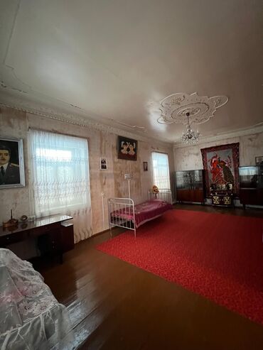 Həyət evləri və villaların satışı: Geniş, klassik üslubda interyerə malik ev məkanı Xüsusiyyətlər: - — 6