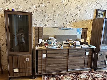 kamont: Mebel dəsti – vitrin şkafı, geniş komod və güzgü - Material: ağac — 1