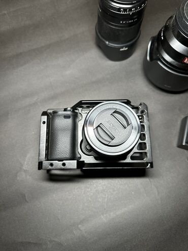 sony kamera: SONY a6400 + kit 16-50 mm Viltrox- 23 mm Smarling cage ( qəfəs )