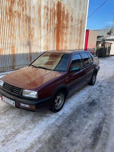 Volkswagen: Volkswagen Vento: 1993 г., 2 л, Механика, Бензин, Седан