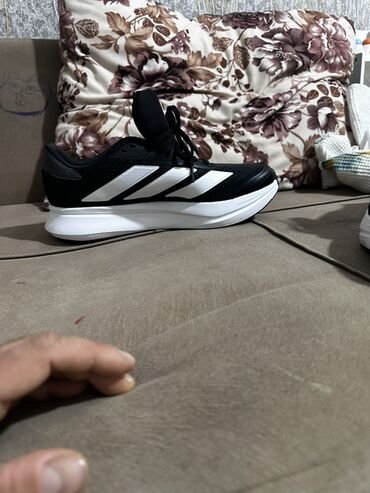 Krasofkalar və idman ayaqqabıları: Saytda 70 dollardan 39 dollara dushub endirimdedir hal hazirda — 2