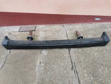 Auto delovi: Prednji branik Lada 2121,21213,21214 Niva. Polovno, ocuvano. Skinuto — 1