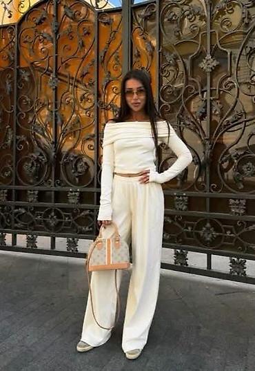 Ženski komplet sa otkrivenim ramenima – bluza + široke pantalone