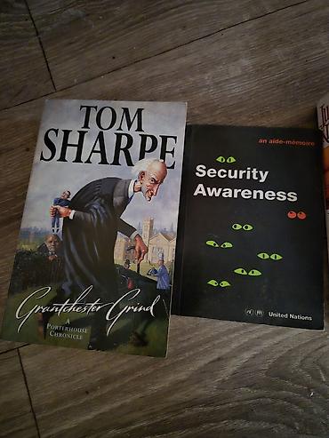 Набор английских книг и брошюр: - Tom Sharpe — Grantchester Grind (A
