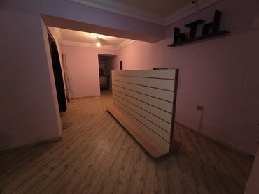 Aksesuarlar üçün vitrinlər: Telefon aksesuarları üçün, İşlənmiş