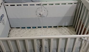 Oğlan və qız üçün, İşlənmiş, Dördbucaq, Beşik, Dəst ilə, Matras ilə, Yellənmə mexanizmsiz