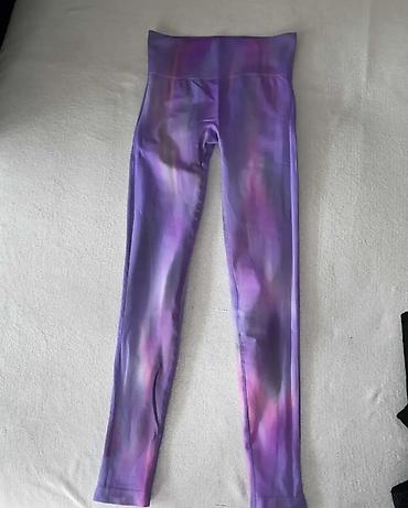 odece: Ženske sportske helanke – tie-dye ljubičaste - Model: bešavne — 2