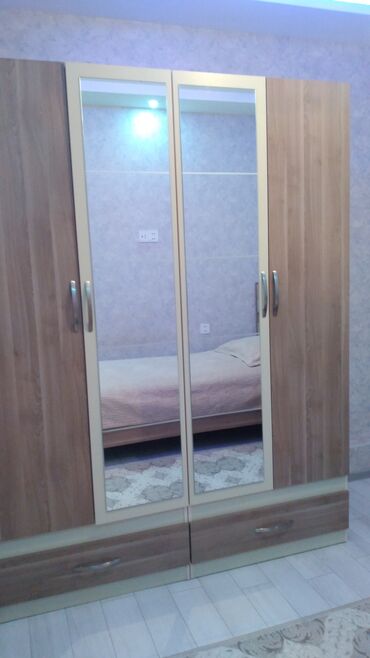 Günlük kirayə mənzillər: 3 otaqlı — 4