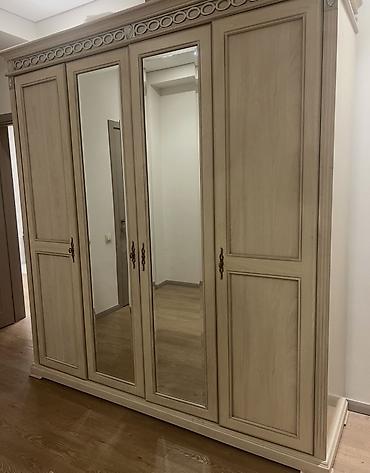 standing mirror: Четырёхдверный платяной шкаф в классическом стиле. И кровать в таком — 1