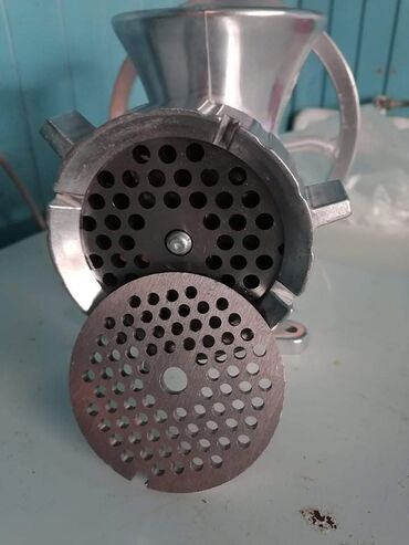 Mašine za mlevenje mesa: Ručna mašina za mlevenje mesa. Novo Model: 32 Zemlja porekla — 10