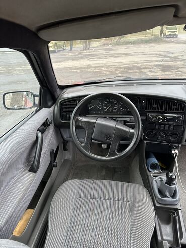 Volkswagen: Volkswagen Passat: 1991 г., 1.8 л, Механика, Бензин, Универсал