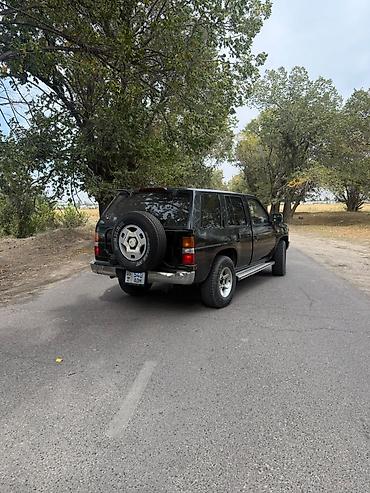 крыло на ниву: Nissan Terrano: 1993 г., 2.7 л, Автомат, Дизель, Внедорожник — 4
