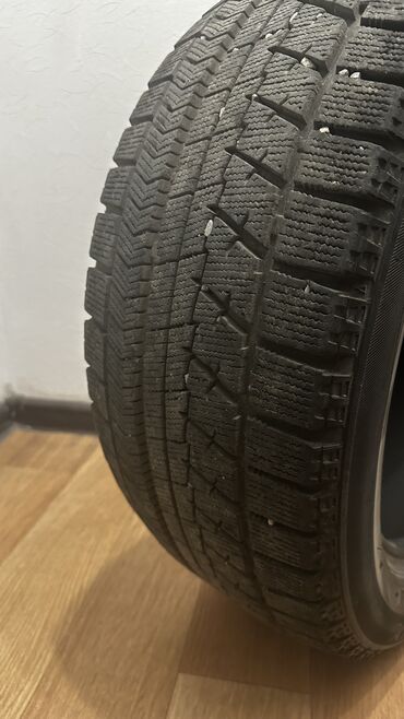 Шины: Шины 225 / 50 / R 17, Зима, Б/у, Комплект, Легковые, Bridgestone