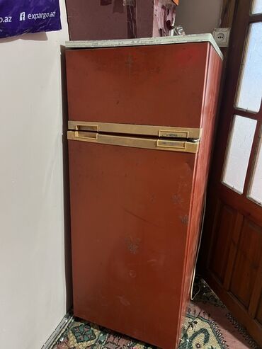 soyuducular işlenmiş: İki qapılı məişət soyuducusu - Klassik dizayn: yuxarıda dondurucu