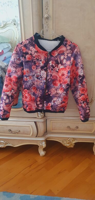 kurtka qadin ucun: Женская куртка S (EU 36), M (EU 38), цвет - Розовый