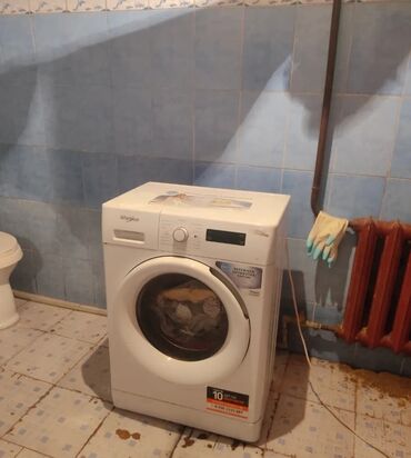 корпус на xr: Стиральная машина Whirlpool, Б/у, Автомат, До 6 кг