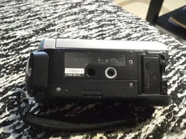 Video kamere: 1. Kamkorder Sony Handycam Dcr-Sx21 siva 2. Sony DCR-HC51E Camcorder — 1