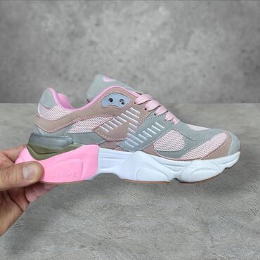 Women's Sneakers and athletic shoes: New balance 9060 patike NOVO Novo Brojevi 36 do 46, zavisi od modela — 9