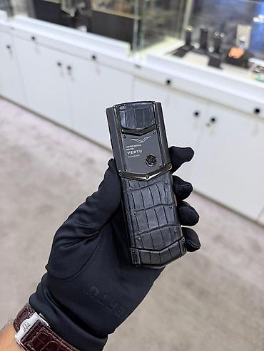 qizil nomreler: Vertu 4 GB, rəng - Qızılı, Düyməli — 2
