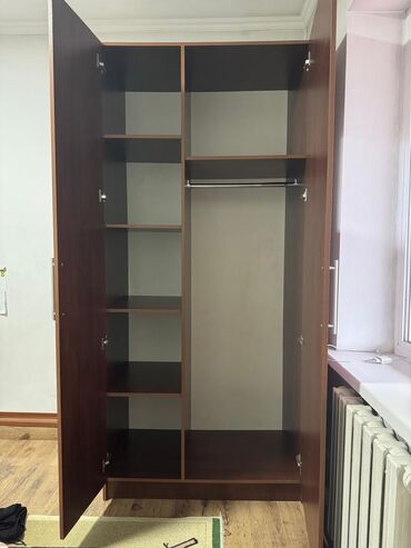 двухъярусная кровать со столом и шкафом внизу: Шифоньер, Б/у, Прямой, цвет - Коричневый, С зеркалом, ЛДСП