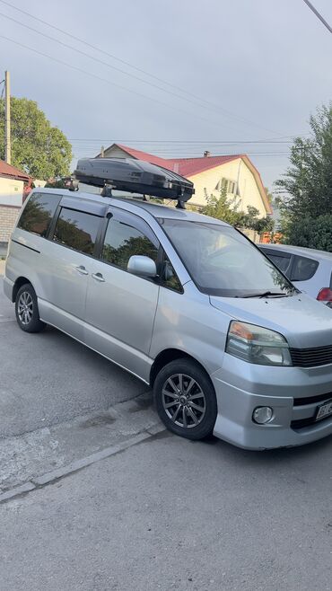 тайта voxy: Toyota Voxy: 2003 г., 2 л, Автомат, Бензин, Минивэн