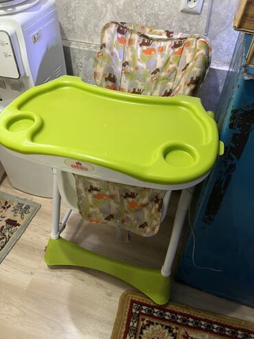 Детский стул для кормления б/у Сидушка держится только в одном