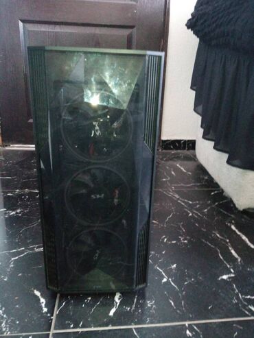 Desktop računari i radne stanice: I7 Svetleci Gejmer Top--Klasican SVETLECI Gejmer . U pitanju je — 10