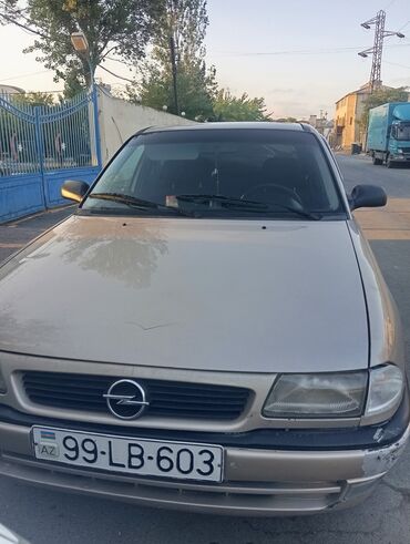Opel Astra: 1.6 л | 1996 г. 1 км Хэтчбэк