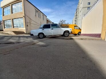 maşın şəkli: VAZ (LADA) 2107: 1.6 l | 2003 il | 135000 km Sedan