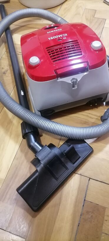 Klasični usisivači: Usisivač SAMSUNG 1600w na papirnu kesu kompletan dobar. Dobro vuče — 12