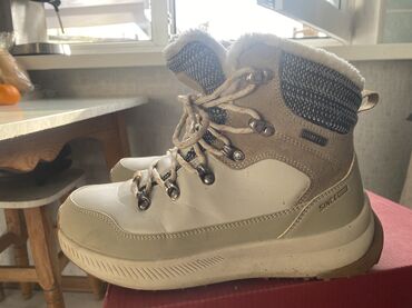 Ботинки и ботильоны: Humtto ботинки Размер 38 
3500с — 6