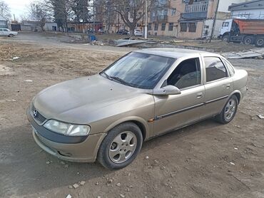 benzin bak: Opel Vectra: 1.8 l | 1996 il Sedan