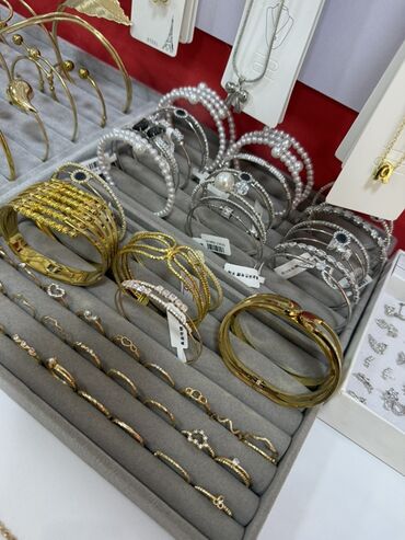 Bijuteriya dəstləri: Qadın bəzək aksesuarları – geniş seçim Məhsullar: - Qızılı tonlarda — 148