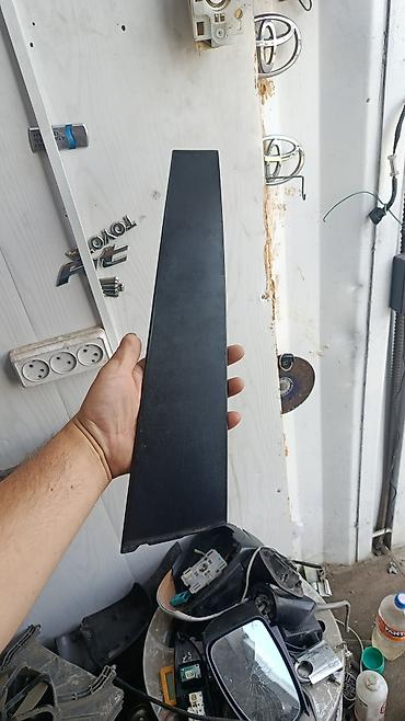 уголок жабо тоета приус: Накладка средней стойки двери (наружная) для Toyota Prius 20 — 2
