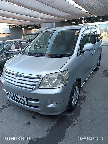 сиенна 2012: Toyota Noah: 2003 г., 0.2 л, Автомат, Минивэн — 5